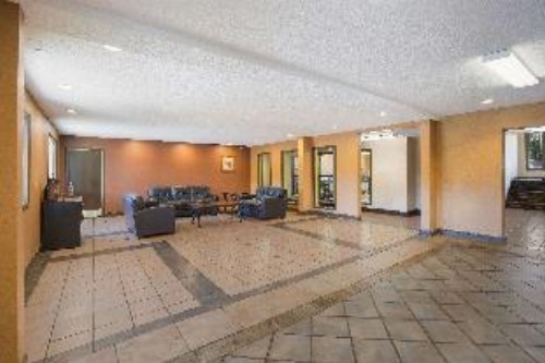 Rodeway Inn - image 16