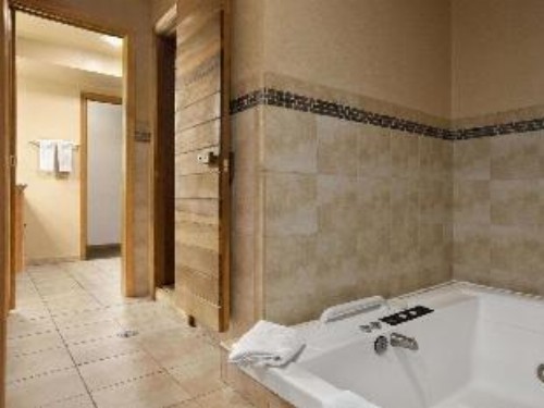 Rodeway Inn - image 2