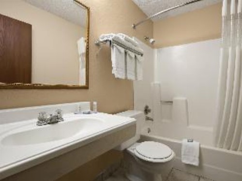 Rodeway Inn - image 4