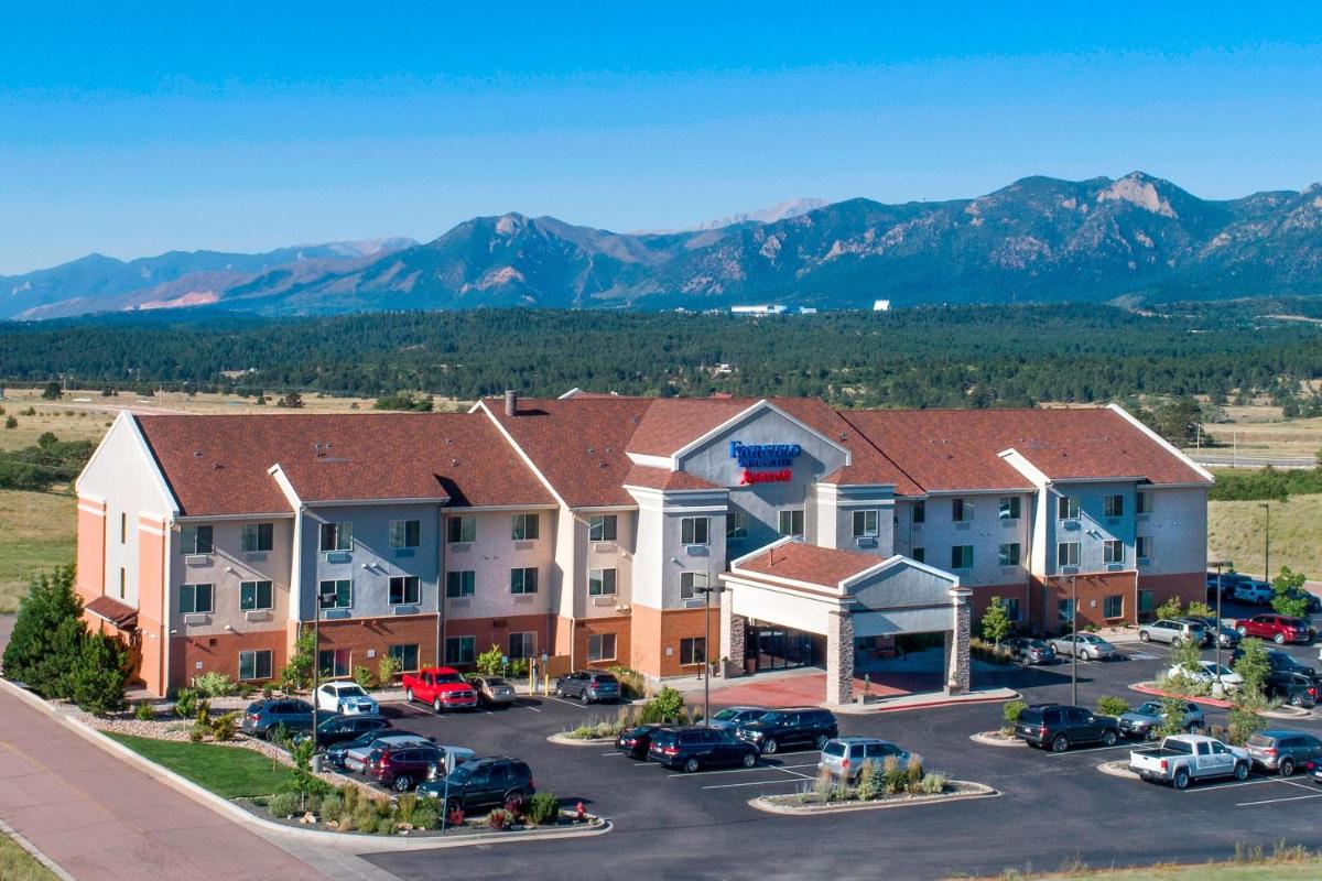 Fairfield Inn and Suites by Marriott Colorado Springs North Air Force Academy - image 3