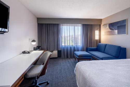 Courtyard by Marriott Colorado Springs South - image 7