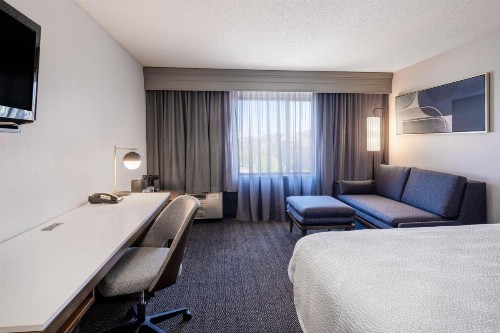 Courtyard by Marriott Colorado Springs South - image 9