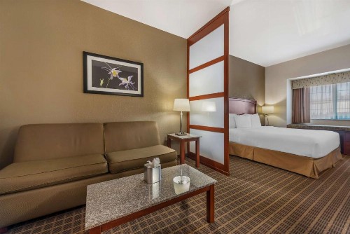 Best Western Plus Peak Vista Inn & Suites - image 11