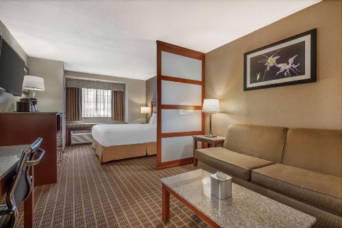 Best Western Plus Peak Vista Inn & Suites - image 15