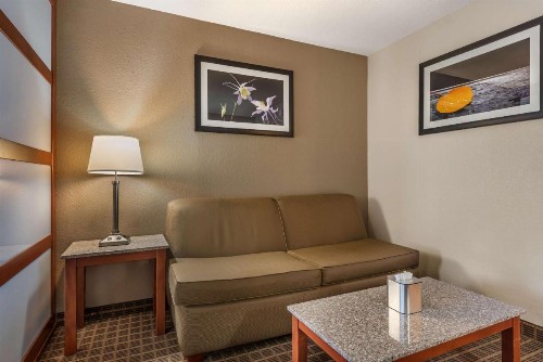 Best Western Plus Peak Vista Inn & Suites - image 17