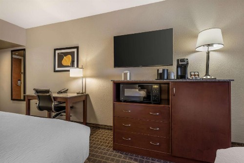Best Western Plus Peak Vista Inn & Suites - image 24