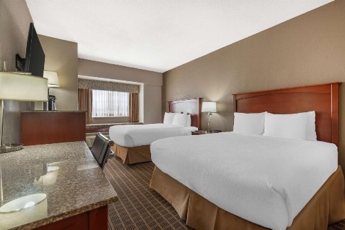 Best Western Plus Peak Vista Inn & Suites - image 26