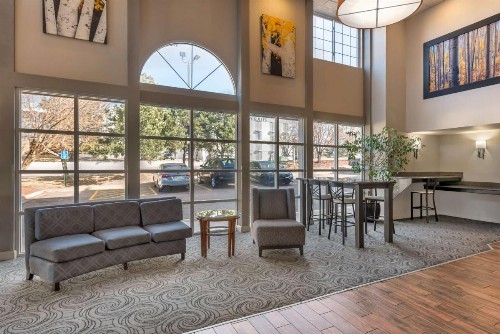 Best Western Plus Peak Vista Inn & Suites - image 3