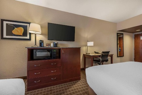 Best Western Plus Peak Vista Inn & Suites - image 35