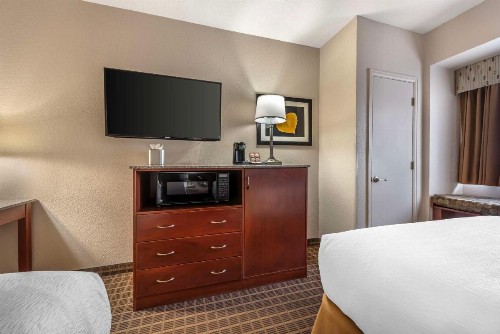 Best Western Plus Peak Vista Inn & Suites - image 40