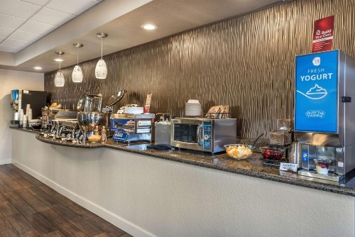 Best Western Plus Peak Vista Inn & Suites - image 7
