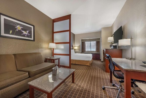 Best Western Plus Peak Vista Inn & Suites - image 9