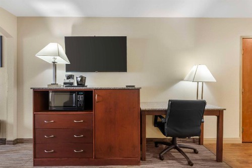 Best Western Executive Inn & Suites - image 38