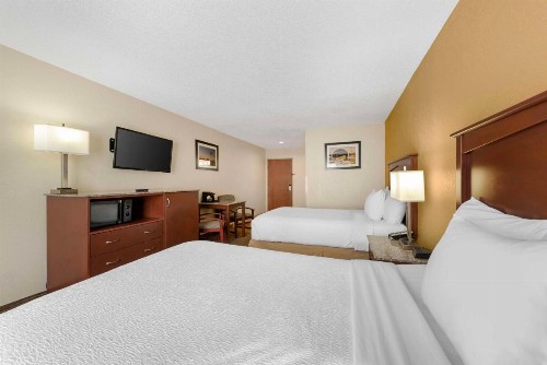 Best Western Executive Inn & Suites - image 9