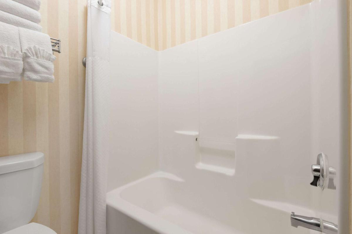 Baymont by Wyndham Colorado Springs - image 7