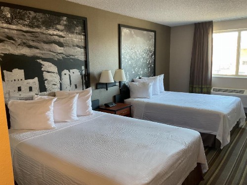 Super 8 by Wyndham Colorado Springs Airport - image 14