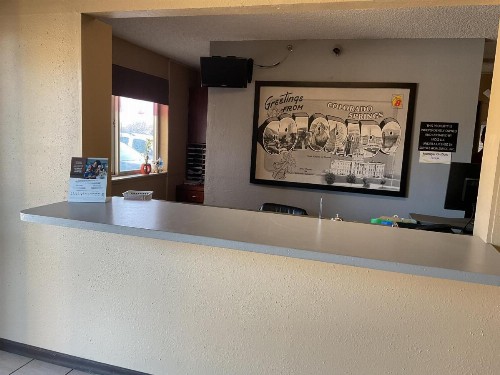 Super 8 by Wyndham Colorado Springs Airport - image 16