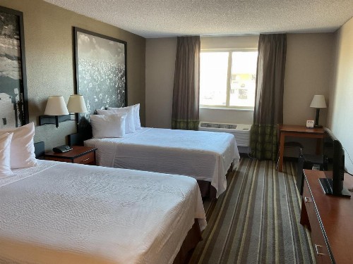 Super 8 by Wyndham Colorado Springs Airport - image 5