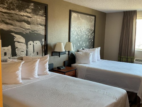 Super 8 by Wyndham Colorado Springs Airport - image 8