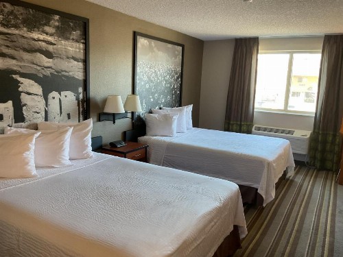 Super 8 by Wyndham Colorado Springs Airport - image 9