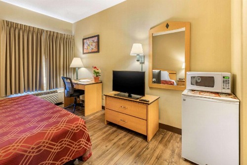 Econo Lodge Airport/Colorado Springs - image 24