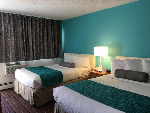 Howard Johnson by Wyndham Colorado Springs - image 10