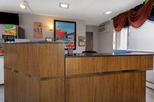Howard Johnson by Wyndham Colorado Springs - image 19