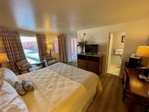 Rainbow Lodge and Inn - image 10