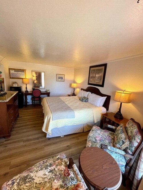 Rainbow Lodge and Inn - image 16