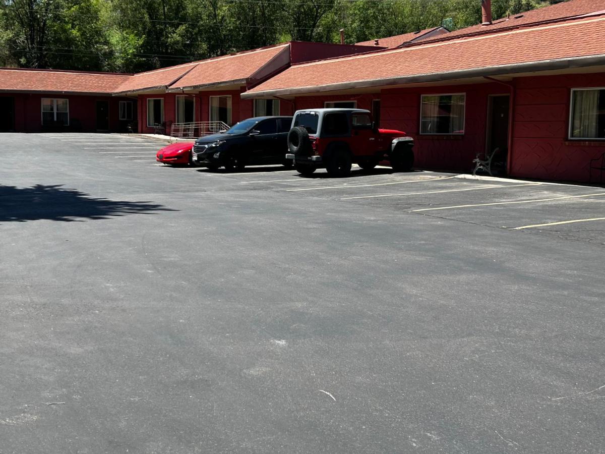 Rainbow Lodge and Inn - image 2