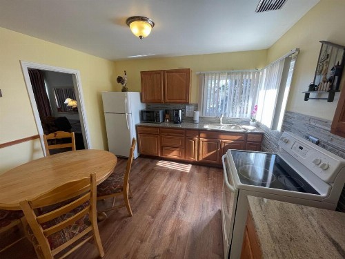 Rainbow Lodge and Inn - image 23