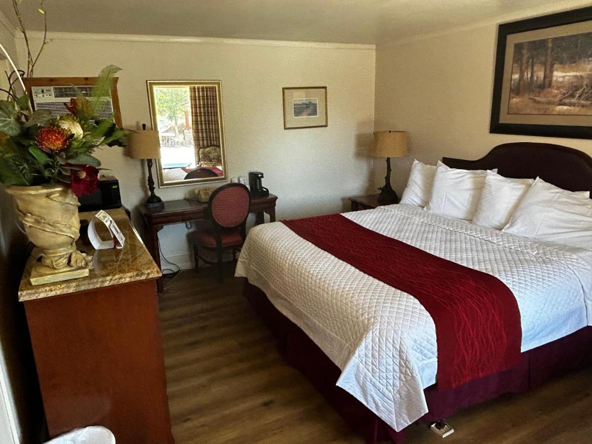 Rainbow Lodge and Inn - image 3