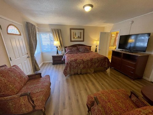 Rainbow Lodge and Inn - image 9