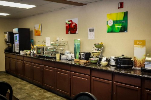Quality Inn Colorado Springs Airport - image 22