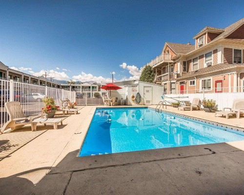 Econo Lodge Downtown Colorado Springs - image 13