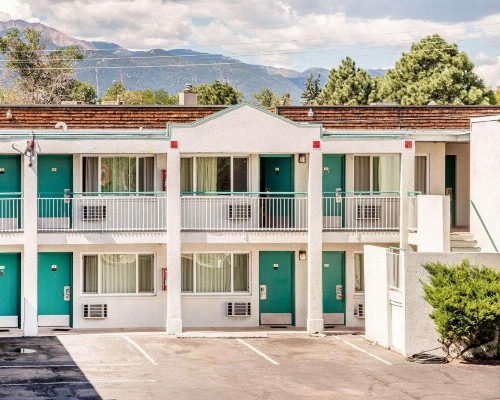 Econo Lodge Downtown Colorado Springs - image 16