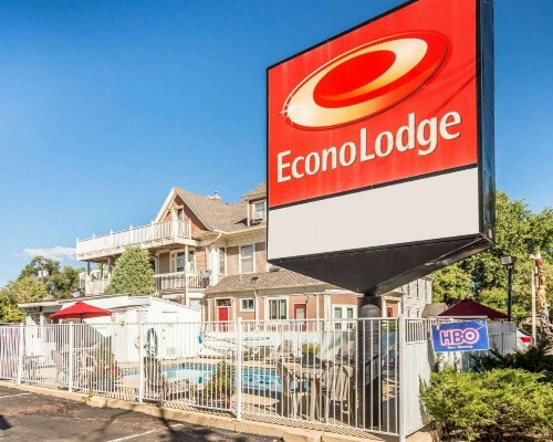 Econo Lodge Downtown Colorado Springs - image 18