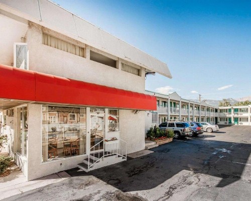 Econo Lodge Downtown Colorado Springs - image 20