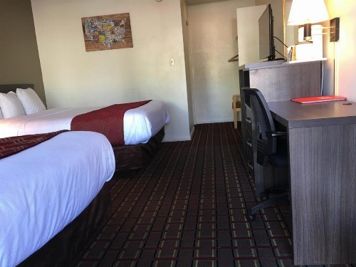 Econo Lodge Downtown Colorado Springs - image 21