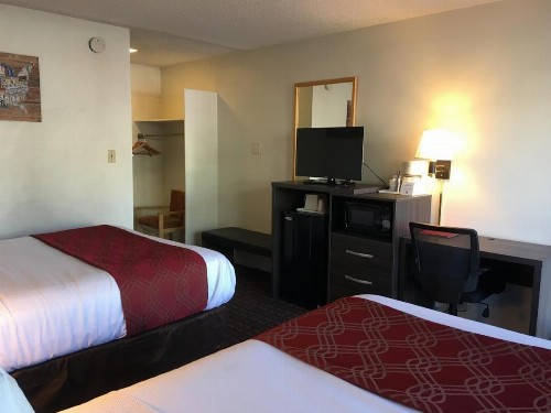 Econo Lodge Downtown Colorado Springs - image 27