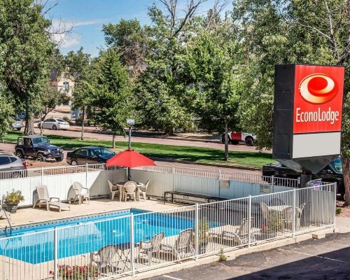 Econo Lodge Downtown Colorado Springs - image 8