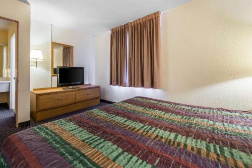 Rodeway Inn & Suites Colorado Springs - image 5