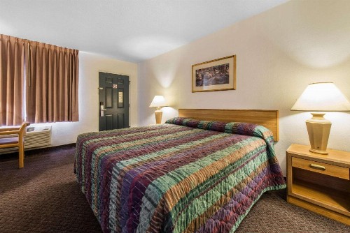 Rodeway Inn & Suites Colorado Springs - image 6