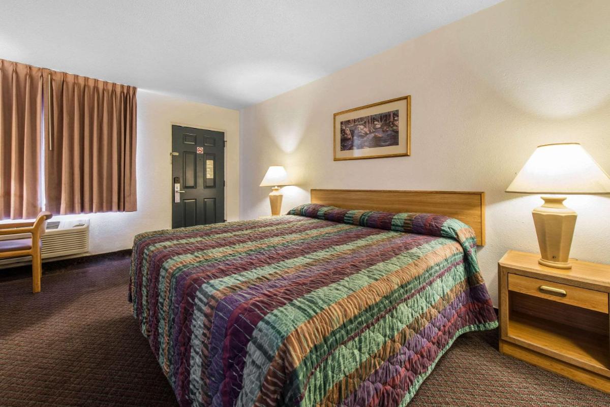 Rodeway Inn & Suites Colorado Springs - image 6
