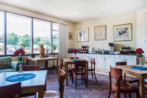 Rodeway Inn & Suites Colorado Springs - image 9