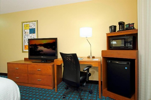 Fairfield Inn & Suites Colorado Springs South - image 8