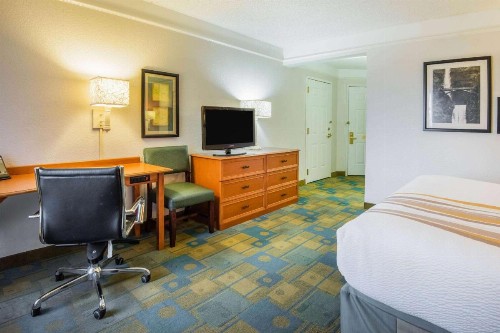 La Quinta by Wyndham Colorado Springs South AP - image 5