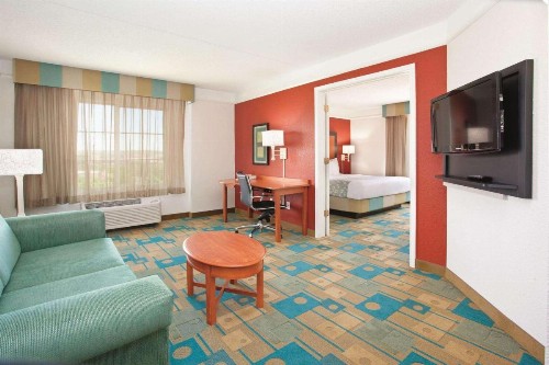 La Quinta by Wyndham Colorado Springs South AP - image 9
