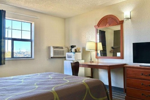 Super 8 by Wyndham Colorado Springs/Afa Area - image 12