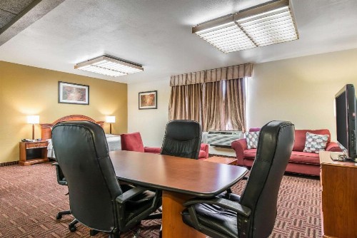 Quality Inn South Colorado Springs - image 10